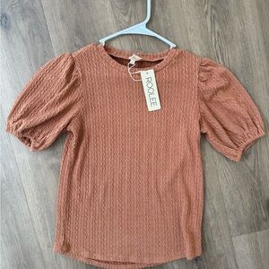 Roolee brand size small blouse. Salmon/choral color.